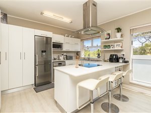 2 Bed Apartment in Wynberg Upper