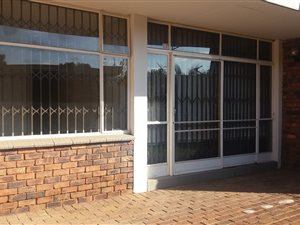 2 Bed Townhouse in Waterkloof Glen