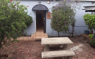1 Bedroom Garden Cottage in Western