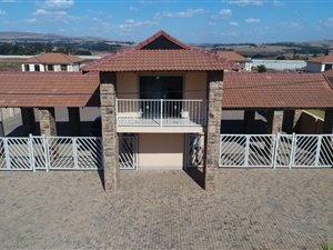 3 Bed Townhouse in Visagie Park