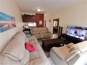 2 Bed Apartment in Midridge Park