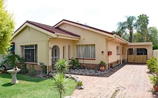 4 Bedroom House in Rietfontein