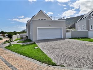 3 Bed House in Sandbaai
