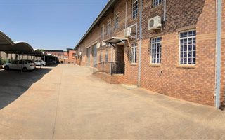 1018 m² Industrial space in Hennopspark
