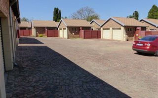 2 Bedroom Simplex in Rietfontein