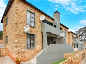 2 Bed Townhouse in Helderkruin