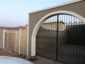 4 Bed House in Heidedal