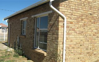2 Bedroom House in Bloemfontein Farms