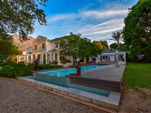 6 Bed House in Anesta