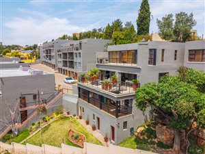 3 Bed Apartment in Northcliff