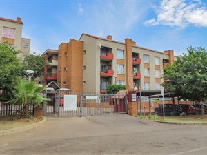2 Bed Apartment in Waterkloof Glen