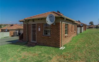 3 Bedroom House in Mnandi AH
