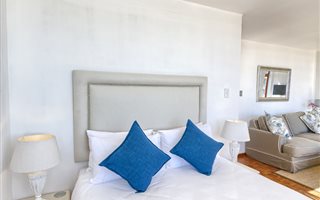 0.5 Bedroom Apartment in Sea Point