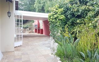 4 Bedroom House in Kloofendal