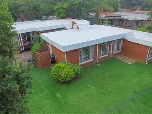 4 Bed House in Constantia Park