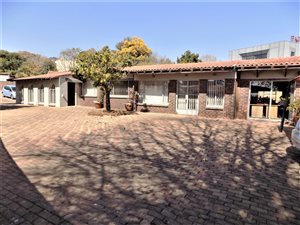 350 m² Office Space in Northcliff