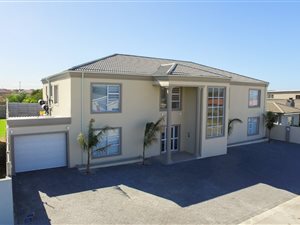 3 Bed Apartment in Fairview