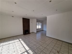 300 m² Commercial space in Hutten Heights
