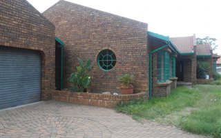 4 Bedroom House in Mackenzie Park