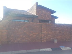 3 Bed House in Naledi