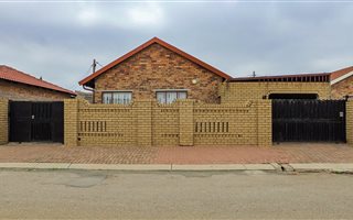 3 Bedroom House in Dobsonville