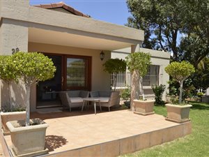 3 Bedroom Townhouse in Waterkloof Heights