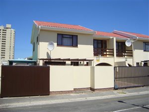3 Bed Duplex in Strand Central