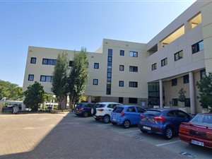 390 m² Commercial space in Midridge Park