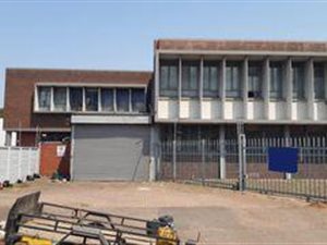 2000 m² Commercial space in Jacobs