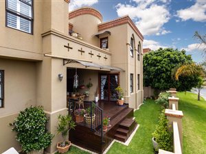 4 Bed Cluster in Eagle Canyon Golf Estate