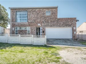 4 Bed House in Kunene Park