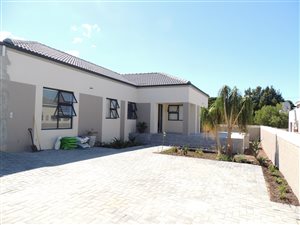 4 Bedroom House in Onrus