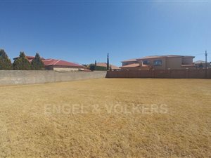 815 m² Land available in Van Der Hoff Park