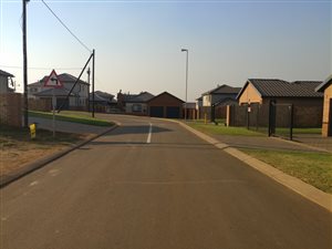 322 m² Land available in Clayville