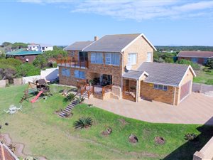4 Bed House in Paradise Beach