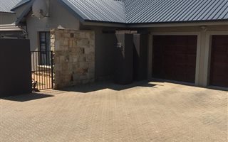 3 Bedroom Apartment in Meyersdal