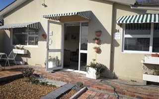 1 Bedroom Flat in Van Riebeeckstrand