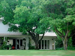 6 Bed House in Marlbank