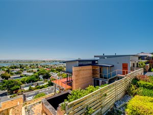 3 Bed House in Lakeside