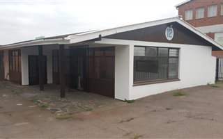235 m² Commercial space in North Industria