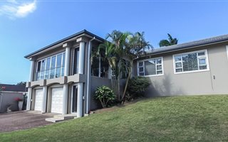 4 Bedroom House in Meerensee