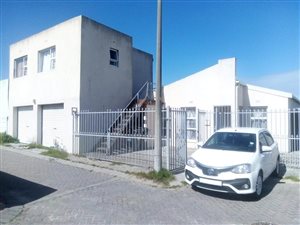 4 Bed House in Strandfontein