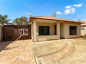 3 Bed House in Daggafontein