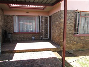 2 Bedroom Townhouse in Randfontein Central