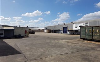 8824 m² Industrial space in Uitenhage Central