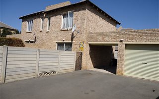 2 Bedroom Townhouse in Allens Nek