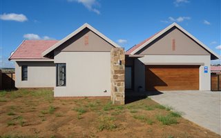 4 Bedroom House in Wild Olive Estate