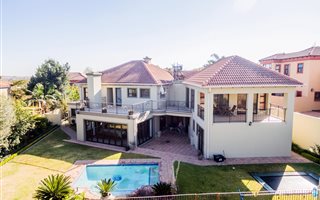 5 Bedroom House in Blue Valley Golf Estate