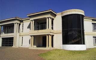 5 Bedroom House in Bankenveld