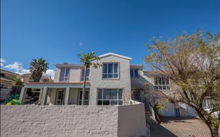 4 Bedroom House in Steynsrust